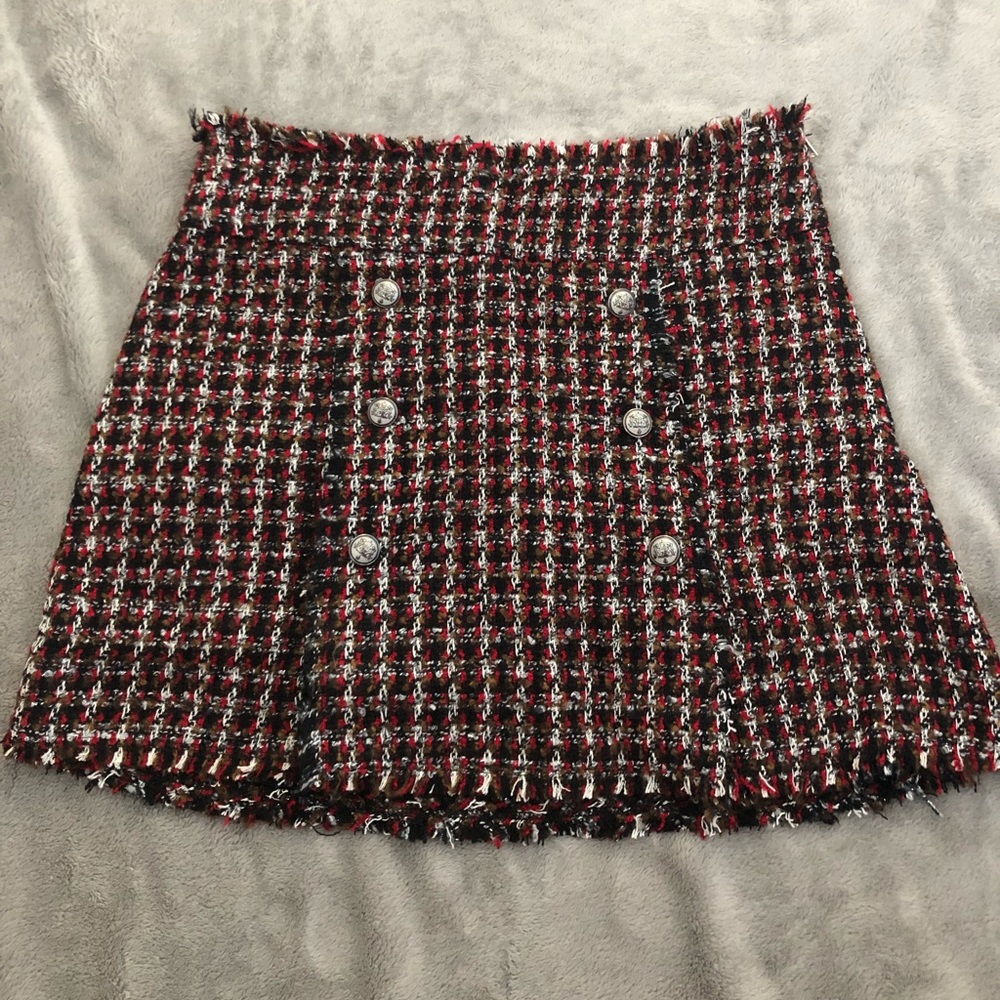High-waisted plaid skirt